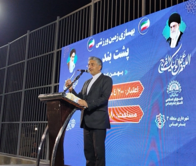 بهسازی زمین ورزشی محله پشت بند توسط شهرداری بندرعباس در دهه مبارک فجر